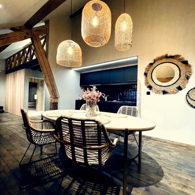 SUITE OAK 