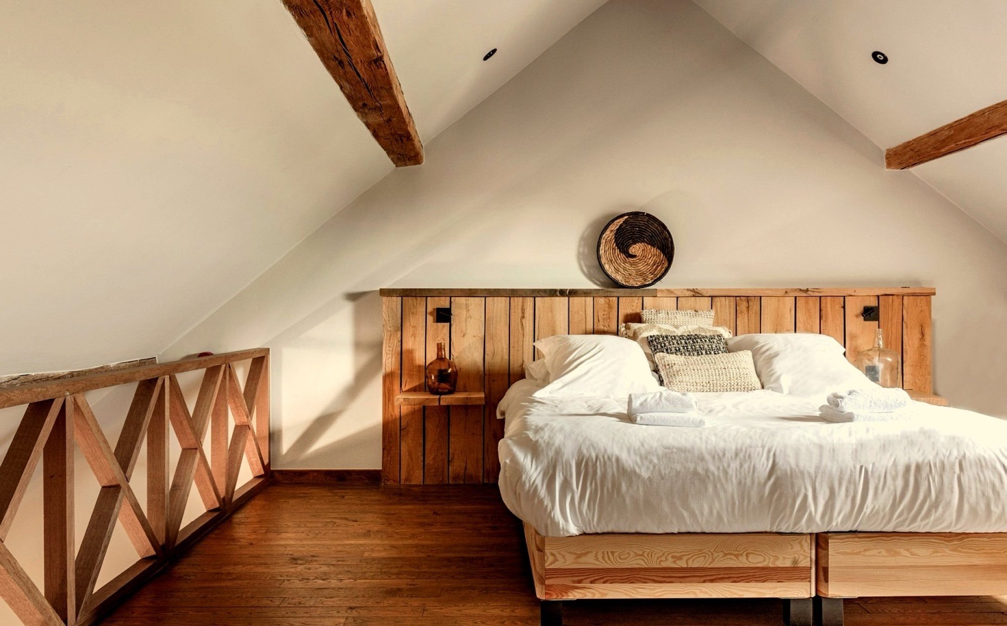 SUITE OAK 