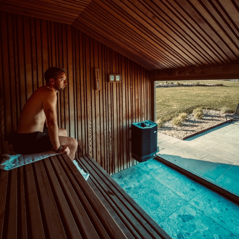 ECO-LODGE & POOLHOUSE