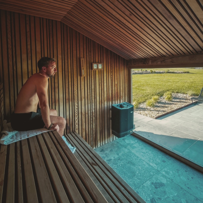 ECO-LODGE & POOLHOUSE