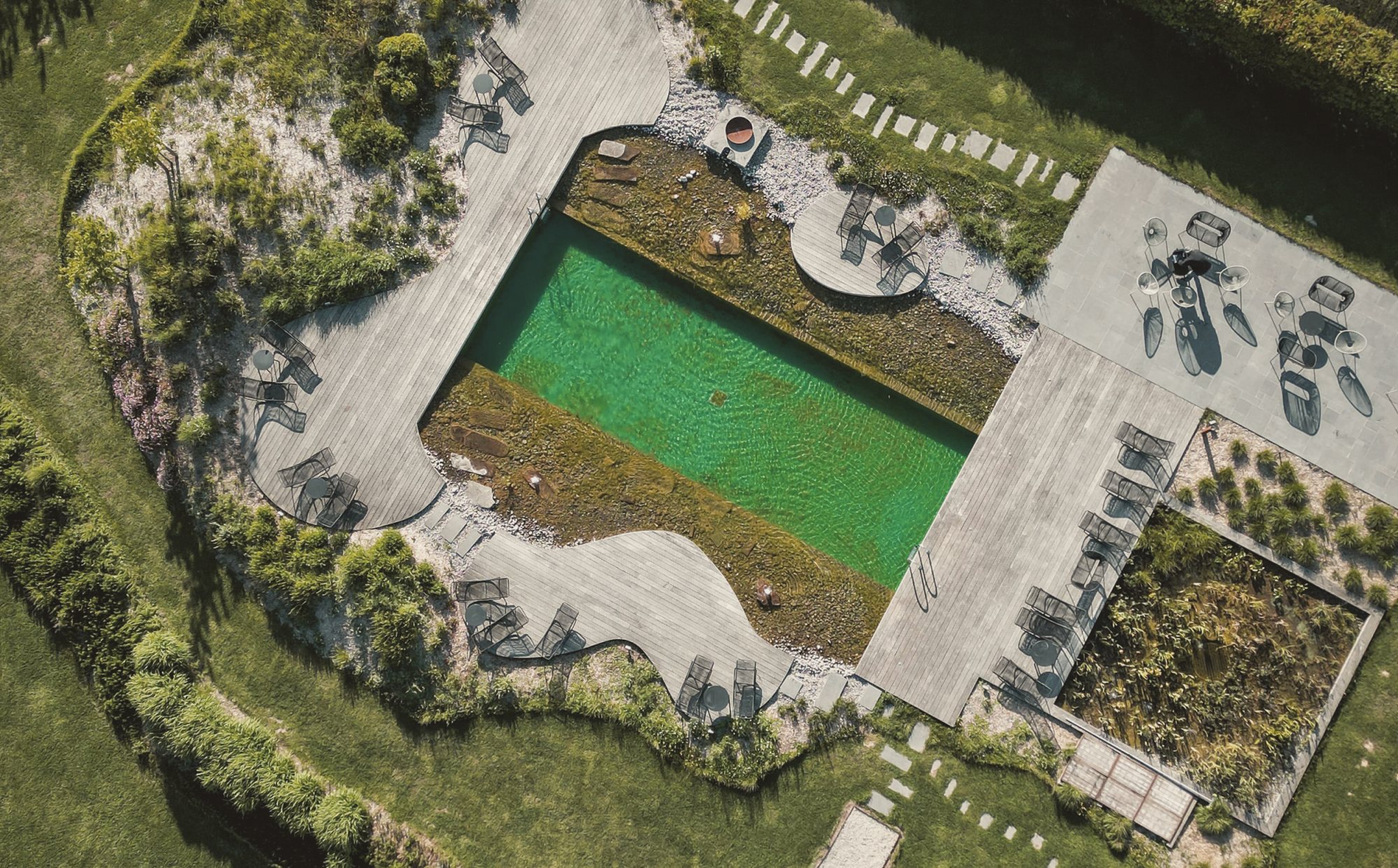 ECO-LODGE & POOLHOUSE