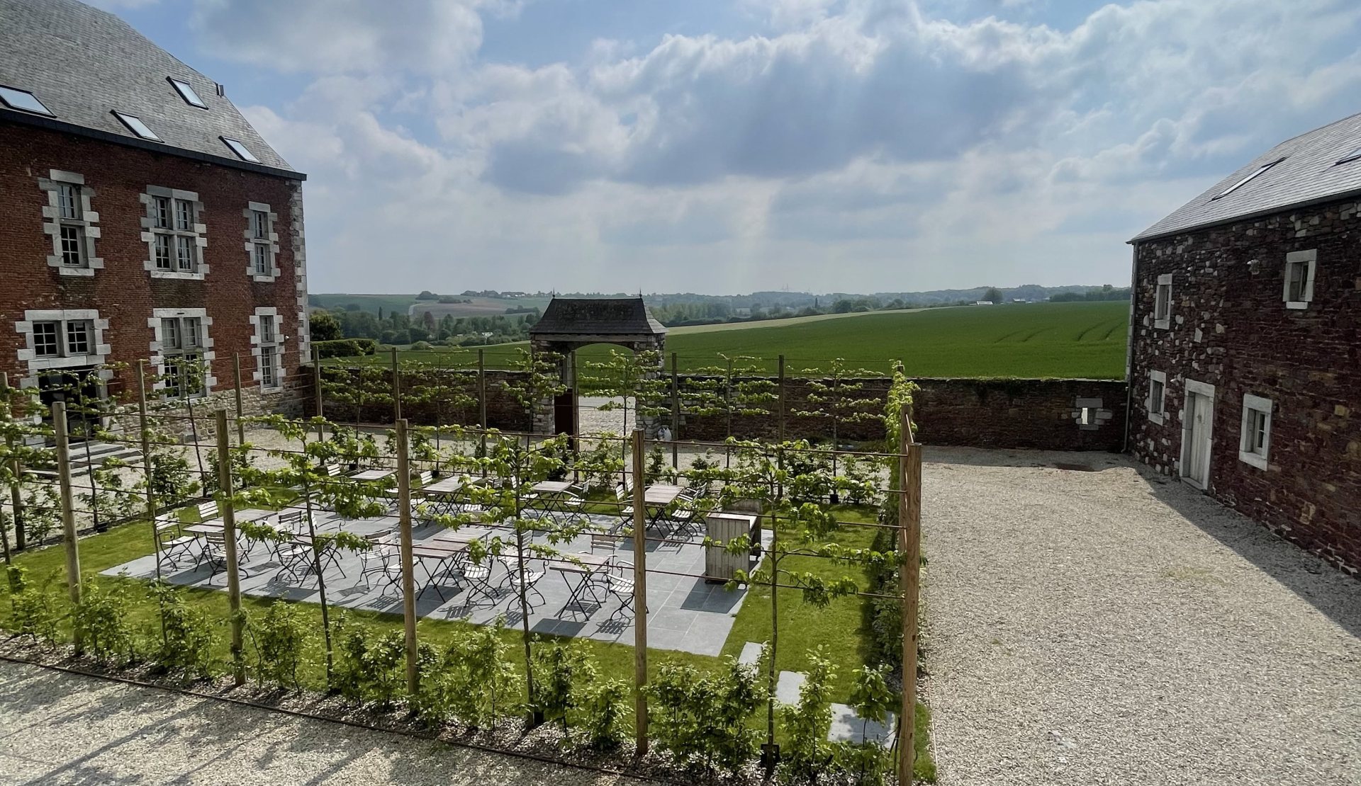 00-domaine-sur-les-sarts-gites-hotel-suites-wellness-spa-ohey-carousel-1746641014.jpg